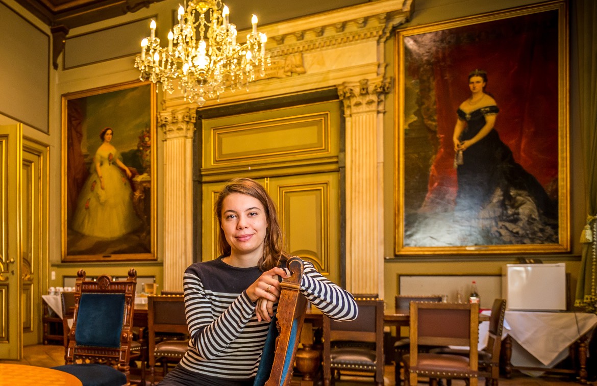 Esther Humbeeck, restaurator