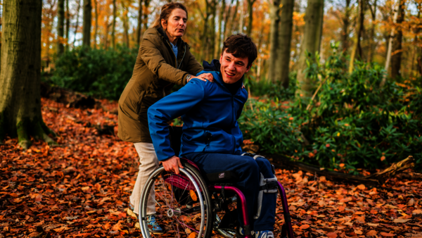 Spelletje Samen sterk in speelbos Hof De Bist
