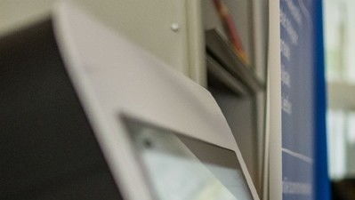 Maatschappelijk werker helpt klant